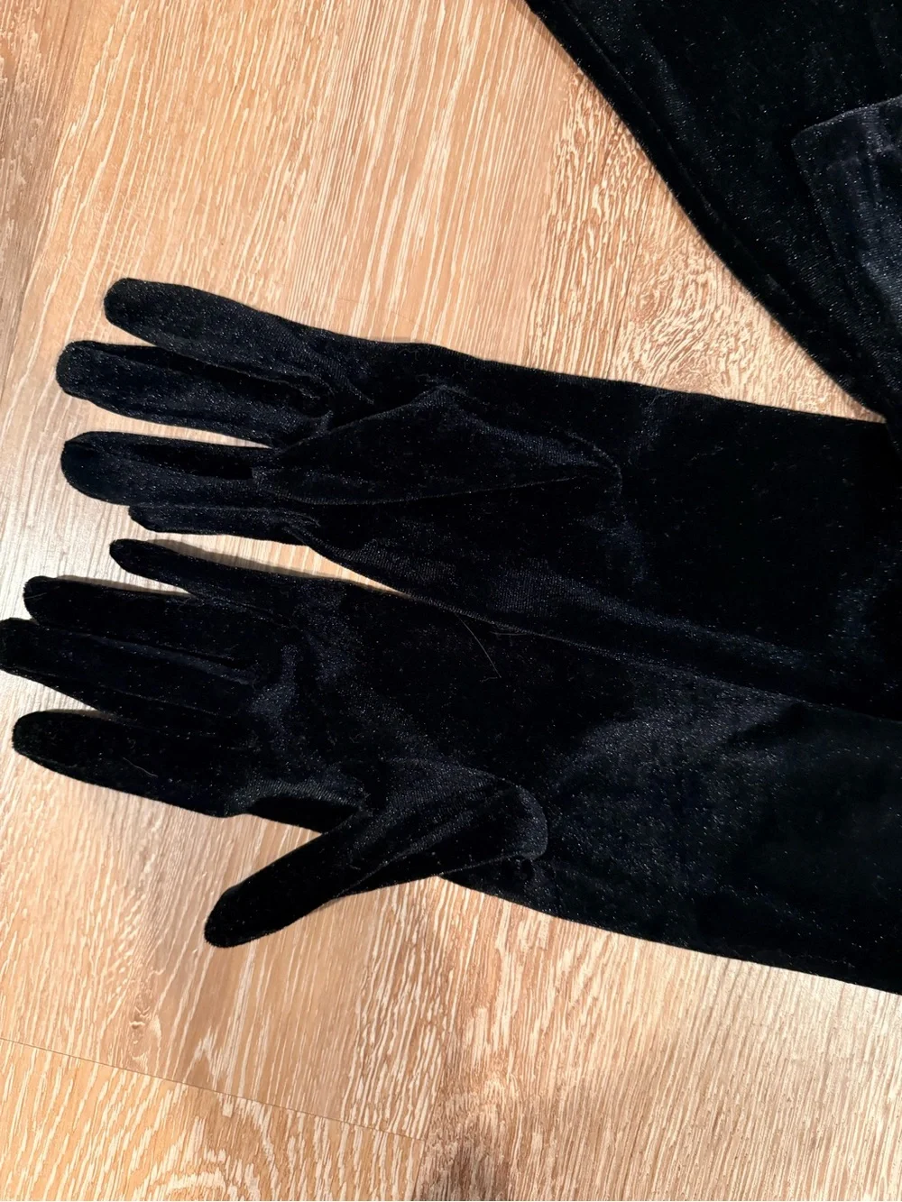 Black velvet opera gloves  Great condition